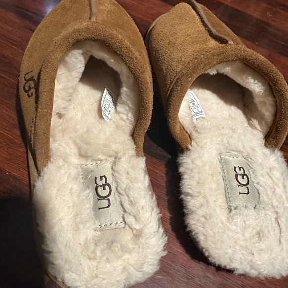 UGG SLIPPERS - Picture 4 of 4